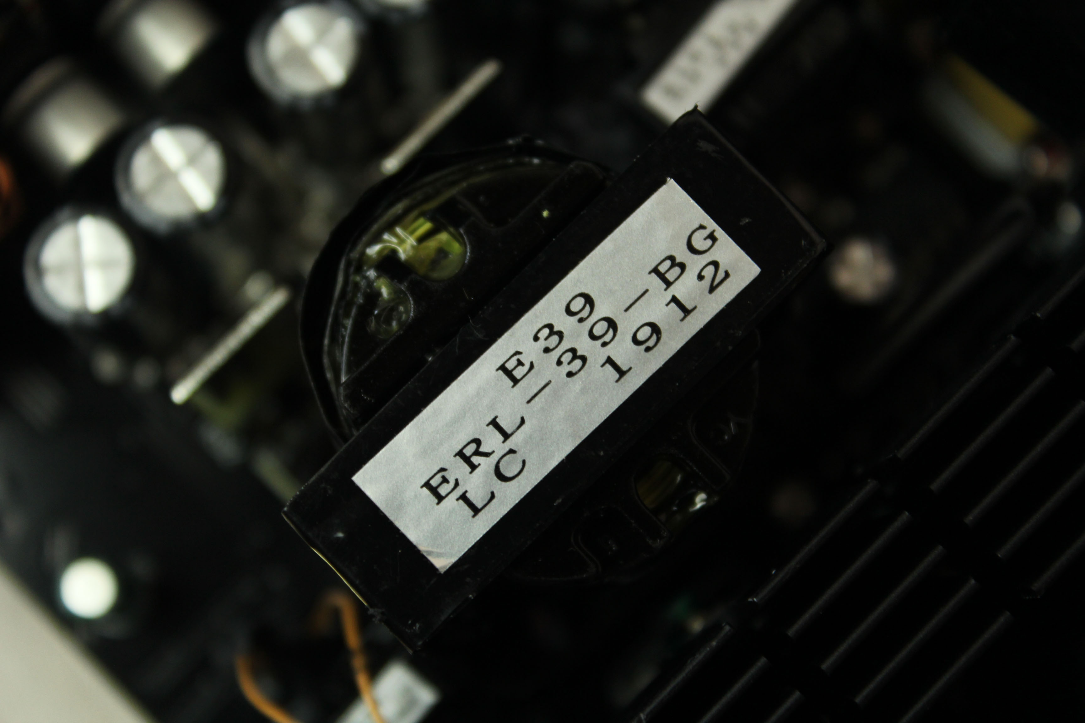 鑫谷gp700g黑金版是低端电源吗,鑫谷750w80plus靠谱吗