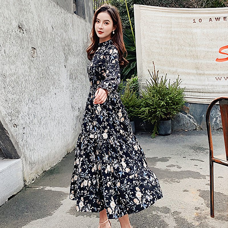 碎花裙也太合适春天了,春天穿什么颜色的碎花裙好看呢