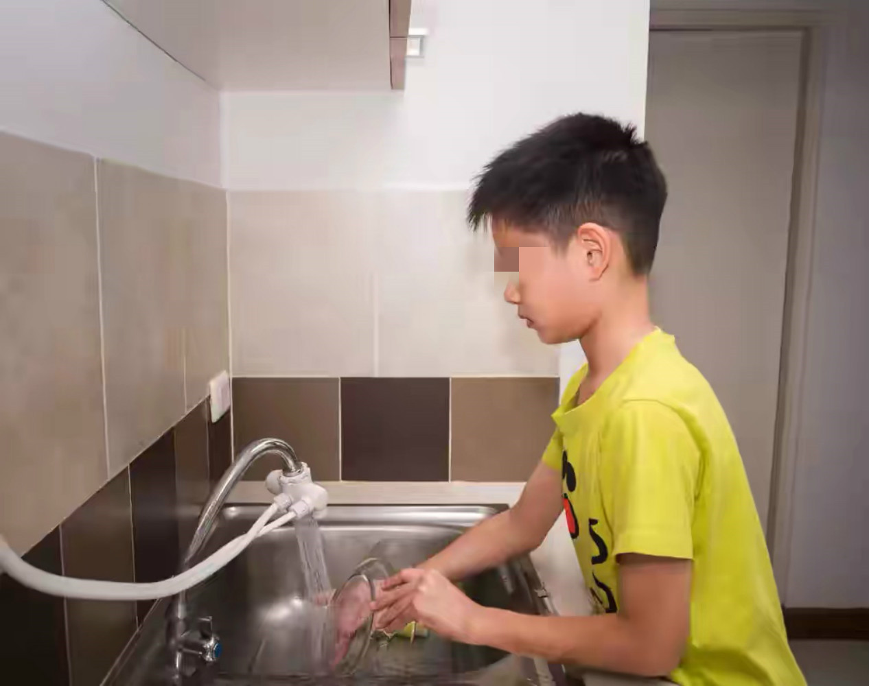 李玫瑾教授谈男孩最大的特点,李玫瑾教育孩子最好是父母陪伴