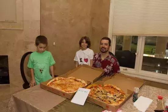 今天，你会用*币特比**买pizza吗？