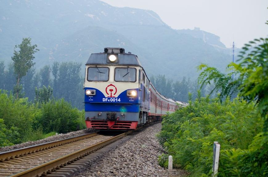 本科生进铁路局有什么前景,本科毕业到铁路局有前景吗