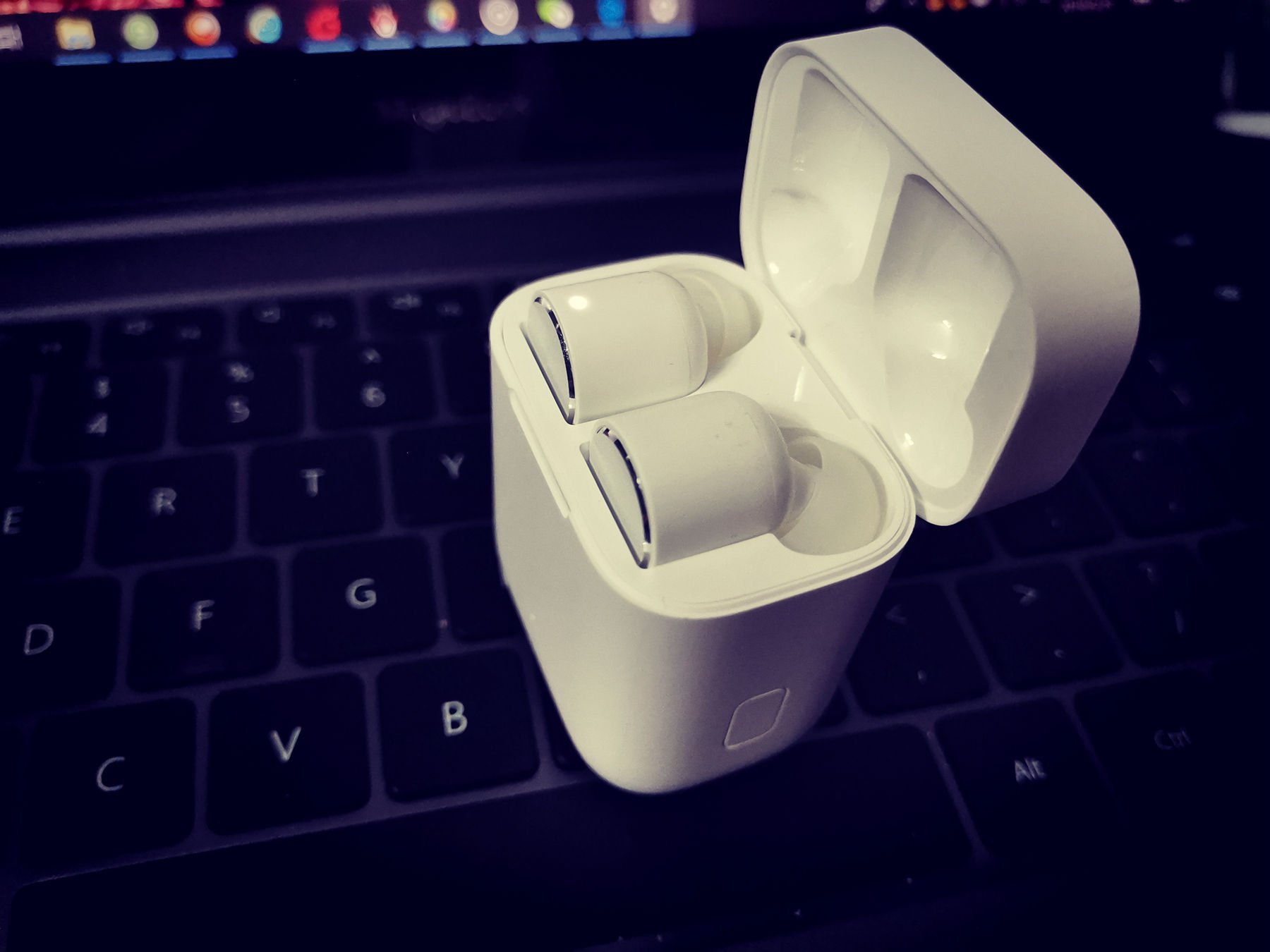 小米蓝牙耳机和苹果airpods2测评,小米蓝牙耳机对比苹果airpods