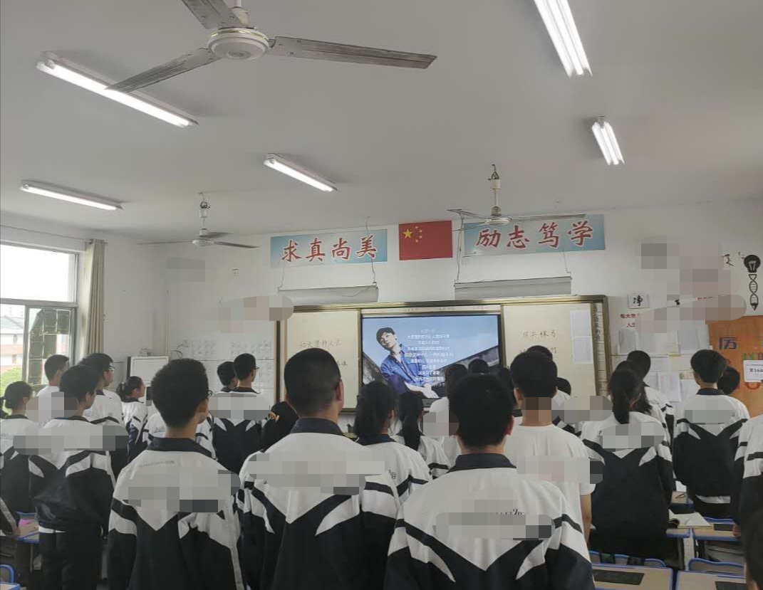 正能量文章有三种思路，女孩的文章与有无正能量无关，与表达有关