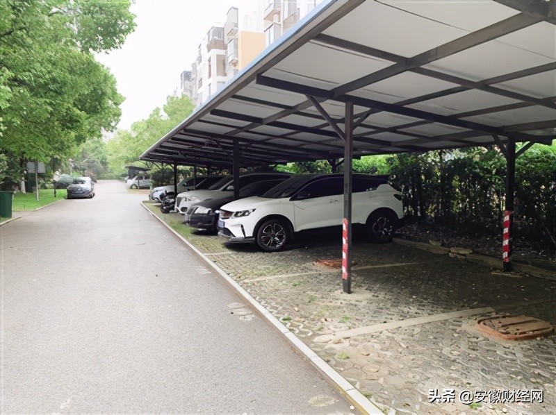 公共车位被占户外空间“圈地划院”合肥经开区磬苑小区业主投诉违建多年仍未解决