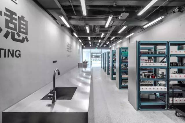 屈臣氏和丝芙兰哪个好看,丝芙兰屈臣氏