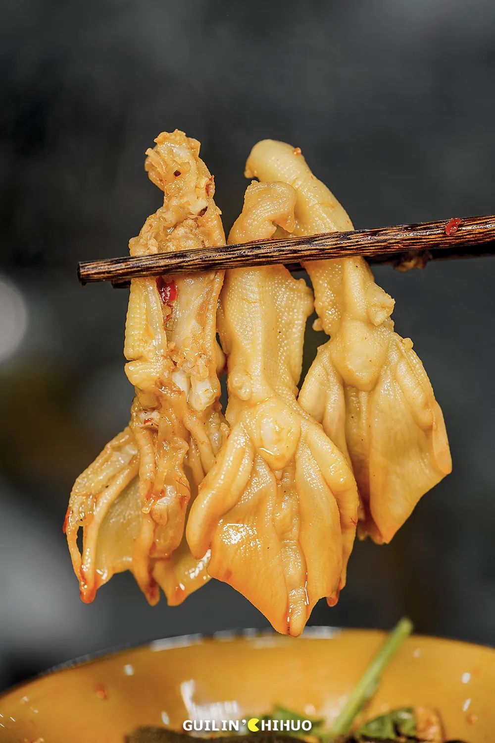 广西美蛙鱼火锅,美蛙鱼火锅底油熬制