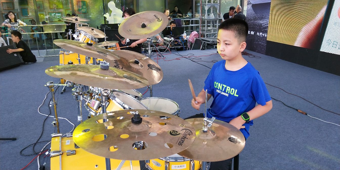 榆林夫子庙广场腰鼓演出,初夏榆林万达广场