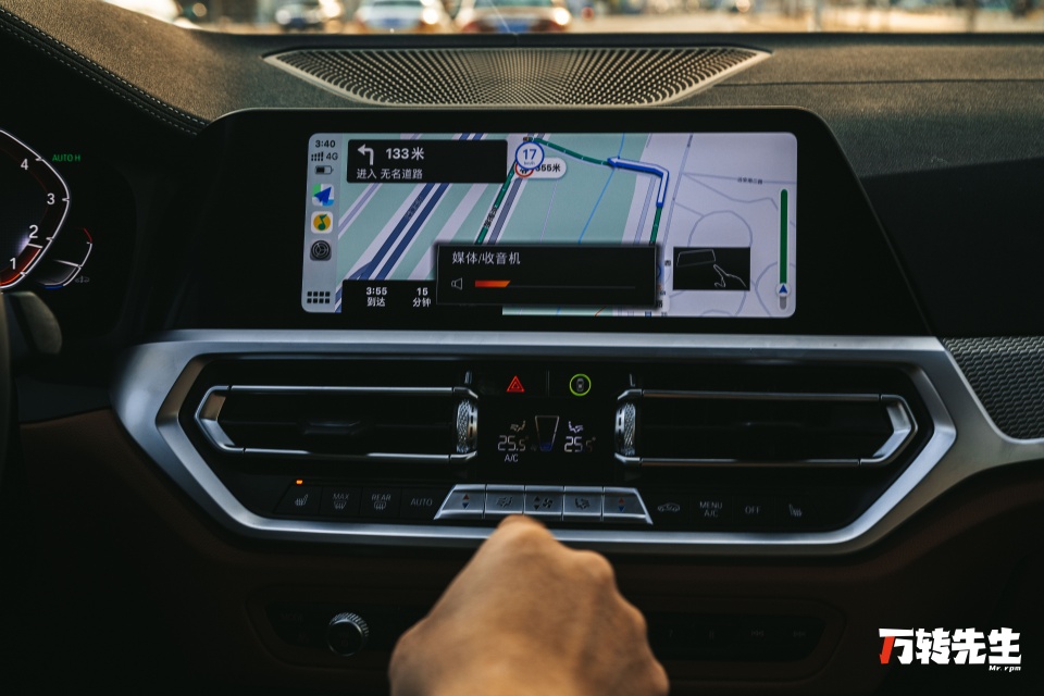 试驾宝马330Li丨即便它变得舒适，也依旧能让人爱上