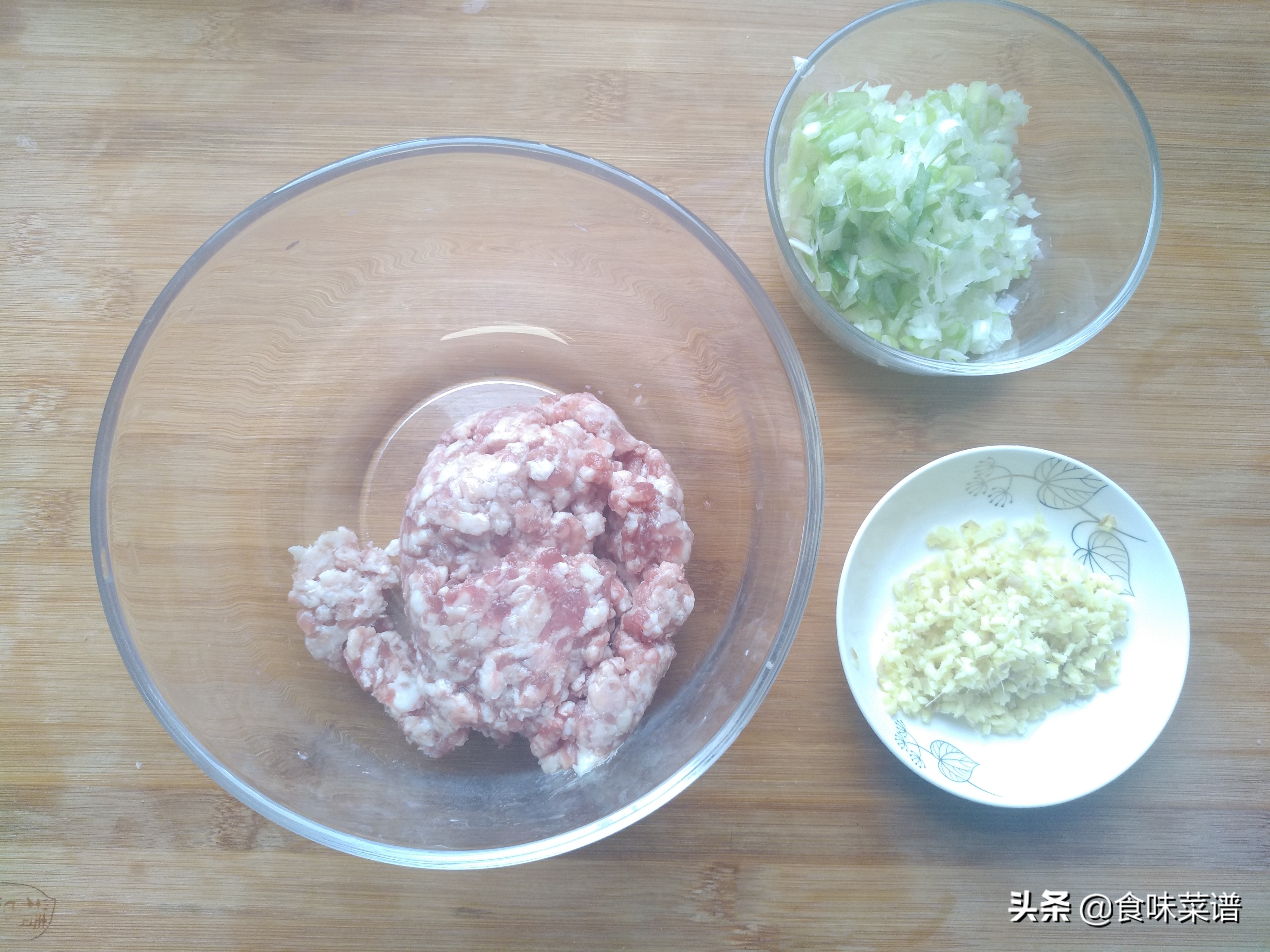 教你白菜肉包子的做法，皮薄馅大，上锅蒸记住这一步，松软不塌陷