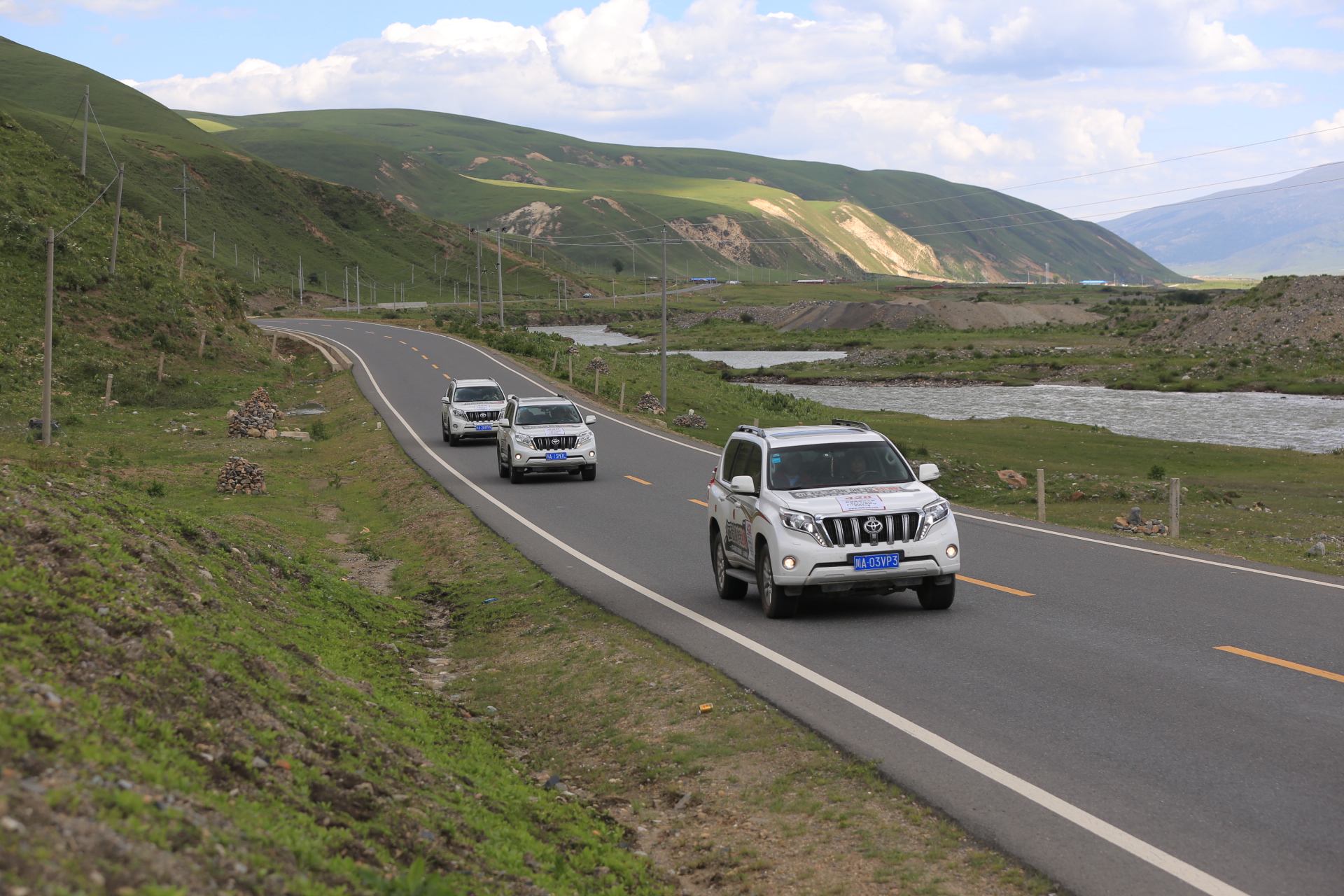 成都租辆普拉多自驾*藏西**，花费令人咋舌，抵得上小白一年工资