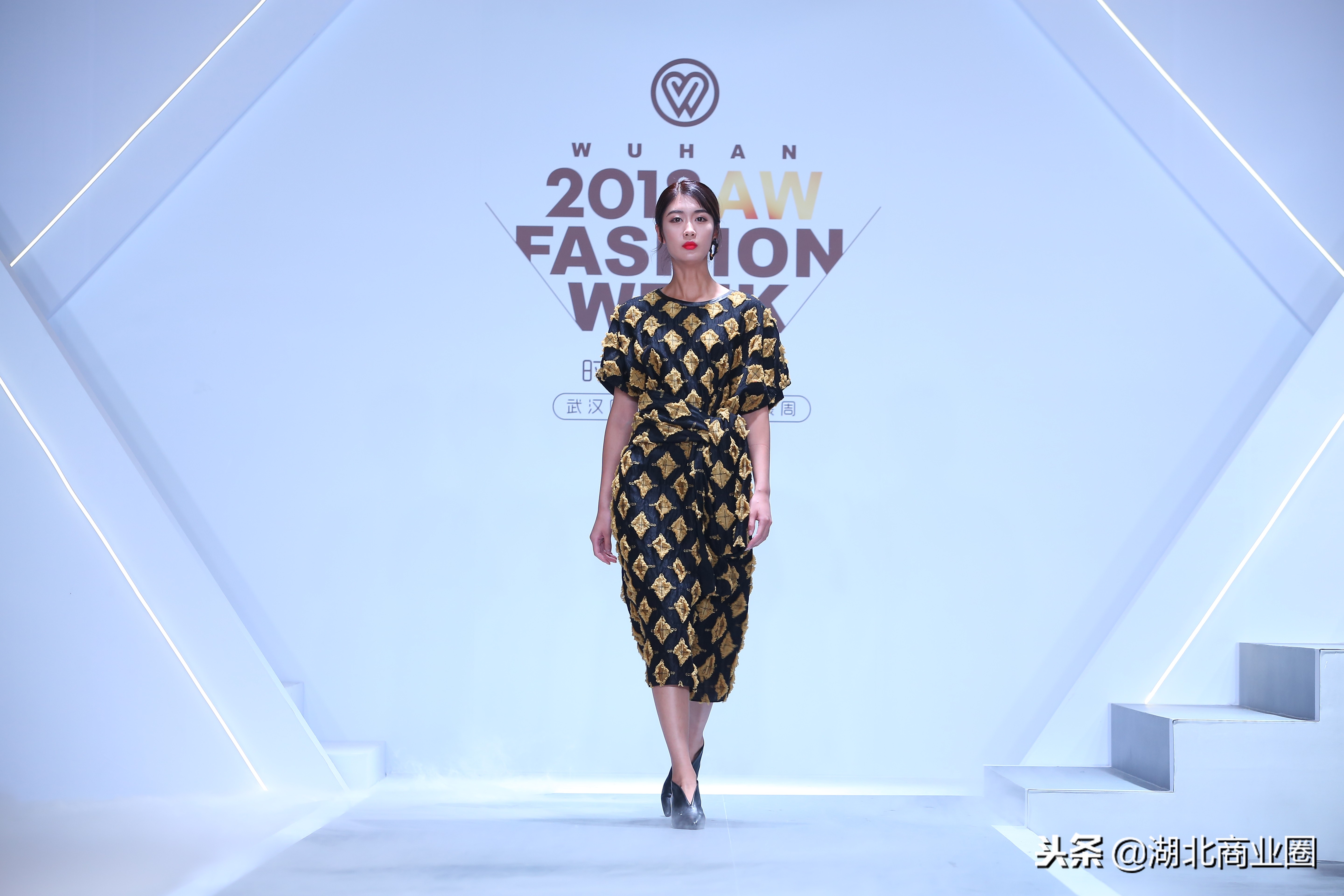 2015武汉国际时装周完美收官,武汉时装周闭幕传统服饰
