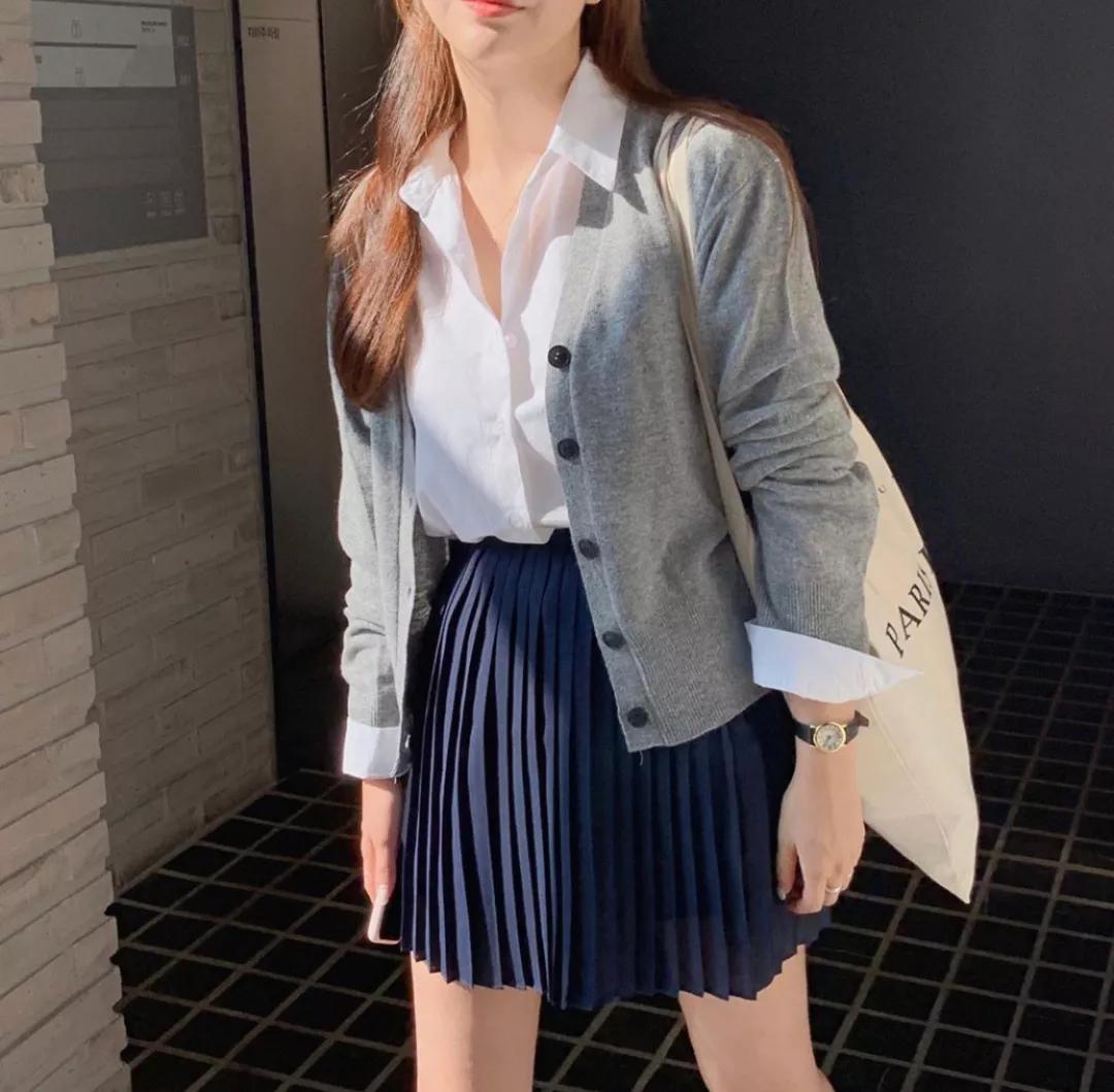 奶奶衫配半裙时髦保暖又有气质,2020早春穿奶奶衫超美