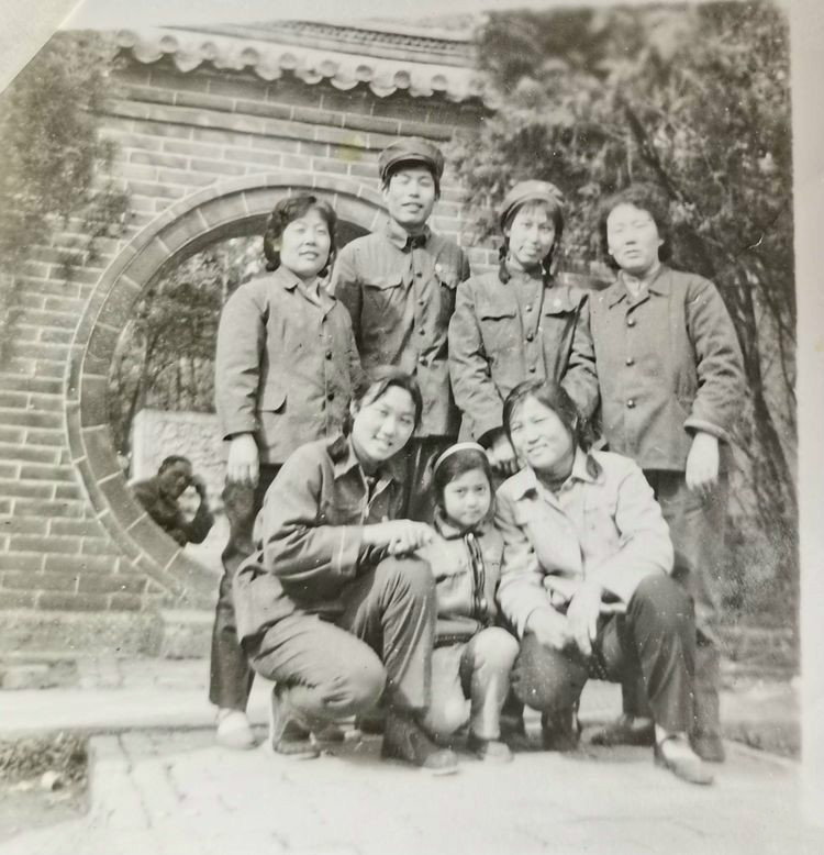 上世纪50年代，给毛主席点烟的女知青，如今怎么样了？