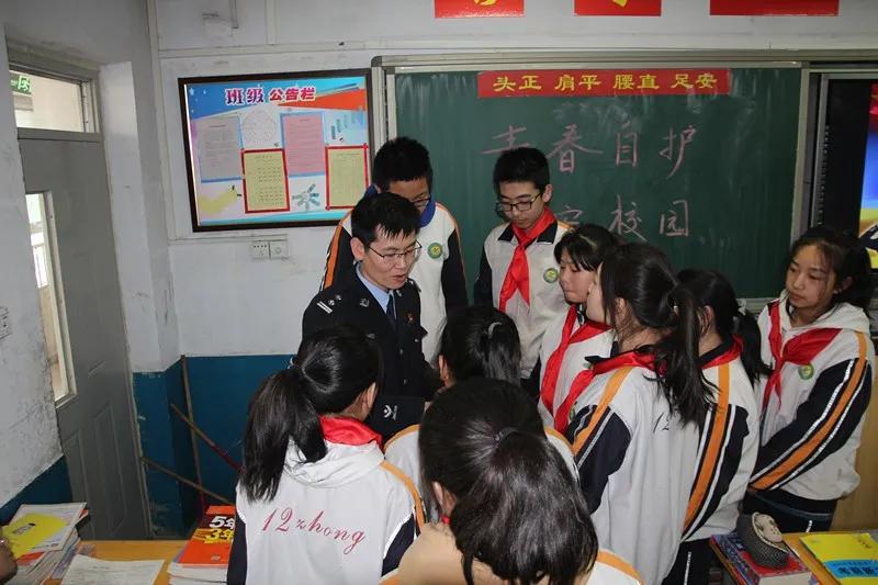 巡特警支队学雷锋工作总结,特警开展学雷锋活动简报
