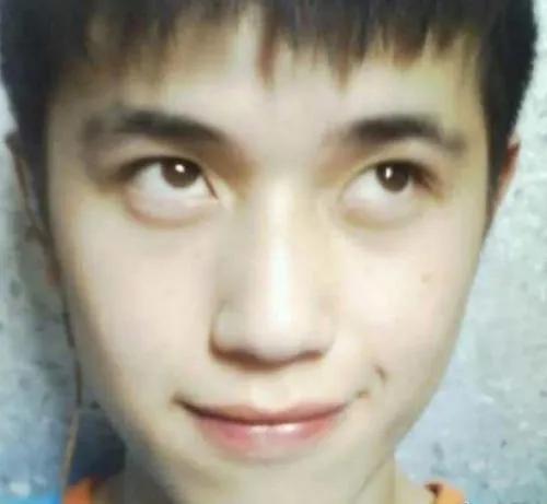 李佳琦和小助理：没有发生爱情的恩爱互怼