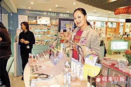 她大概是女明星中最告捷的“美妆博主”
