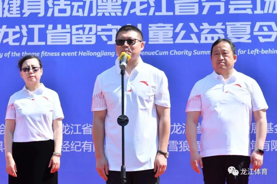 日照下奔跑的少年视频,日照下自由奔跑的少年