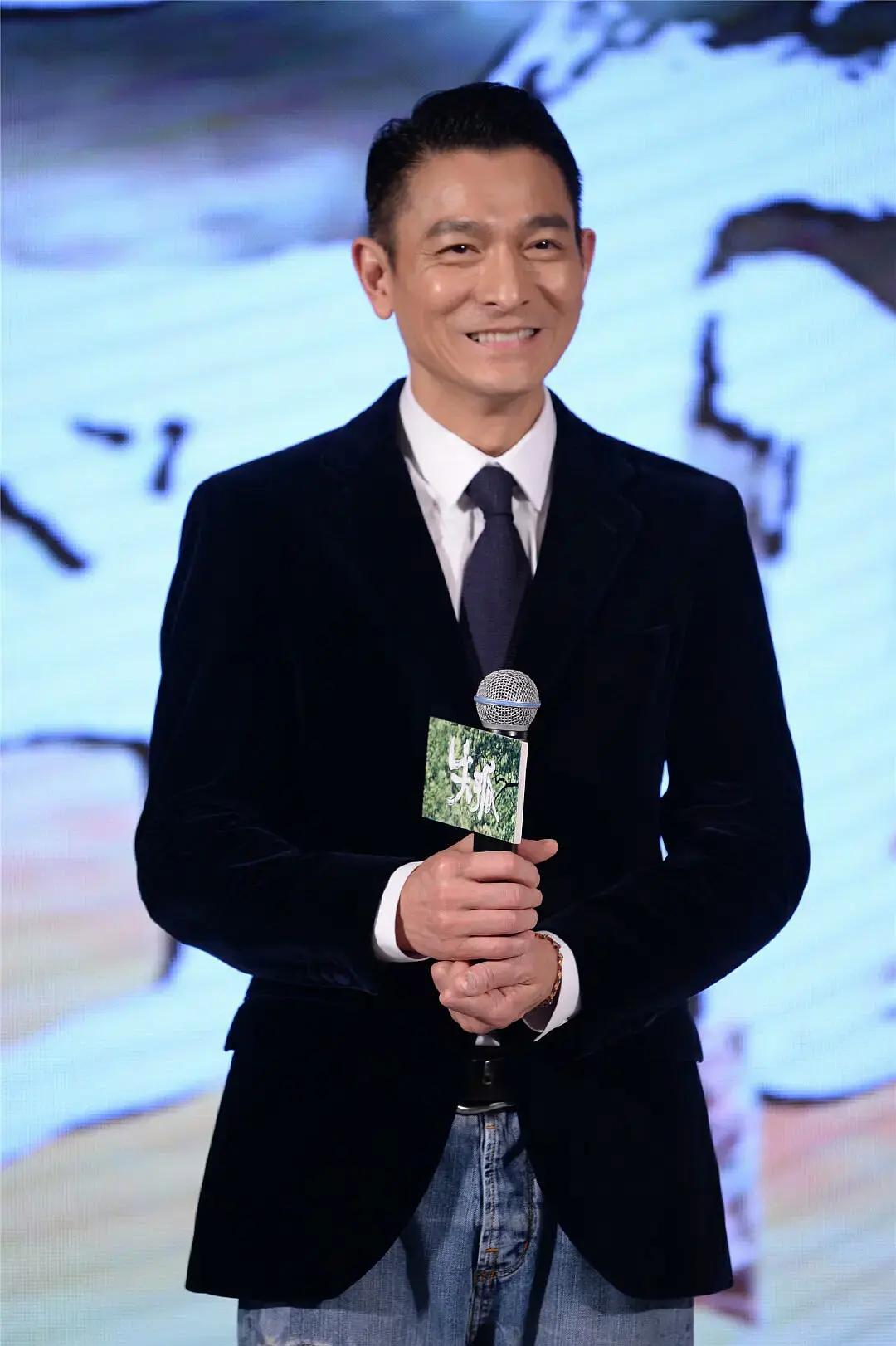 刘德华假肢视频完全版,刘德华假肢表演