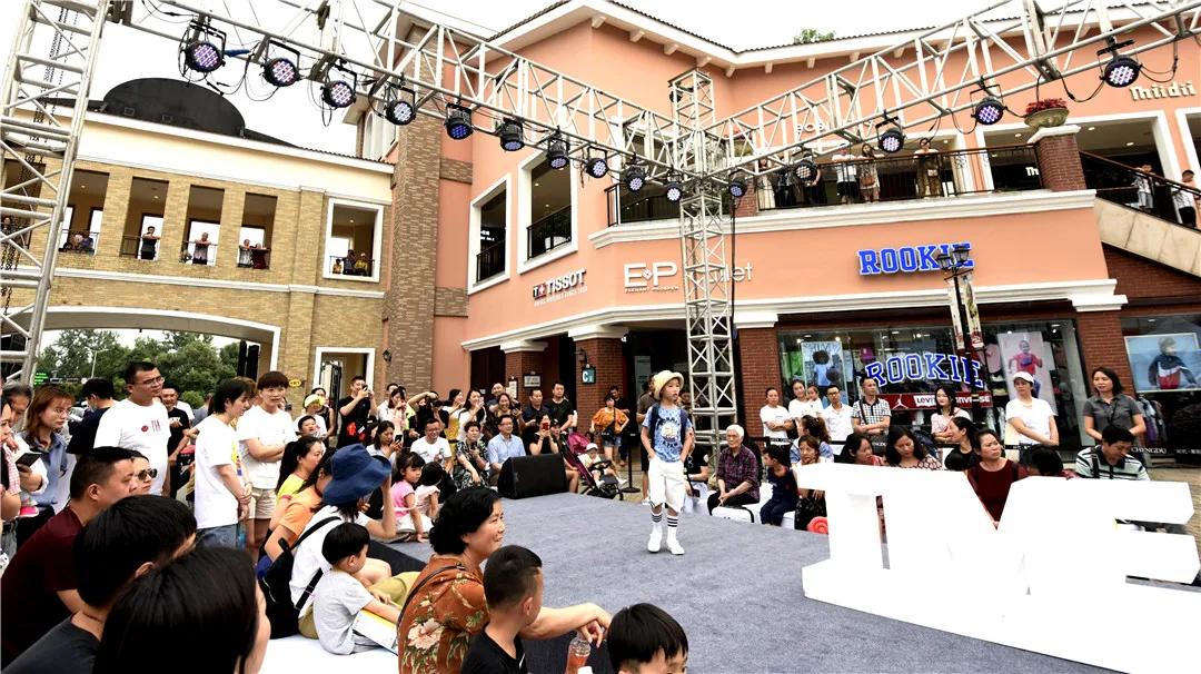 赛场上“血拼”，赛场外双流这些地方等你来shopping……