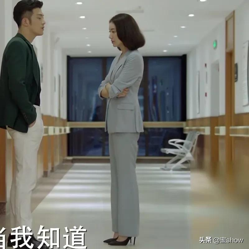 气质穿搭职场简约,陈数职场穿衣搭配