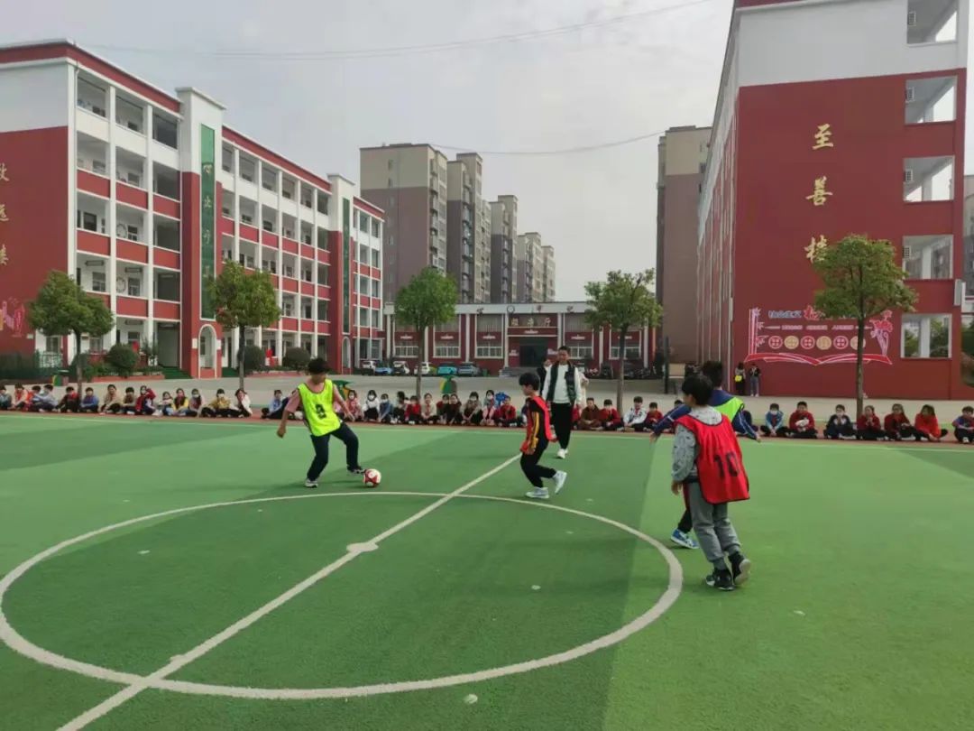 汝南县长杯校园足球联赛,汝南县第五小学的三年级的足球赛