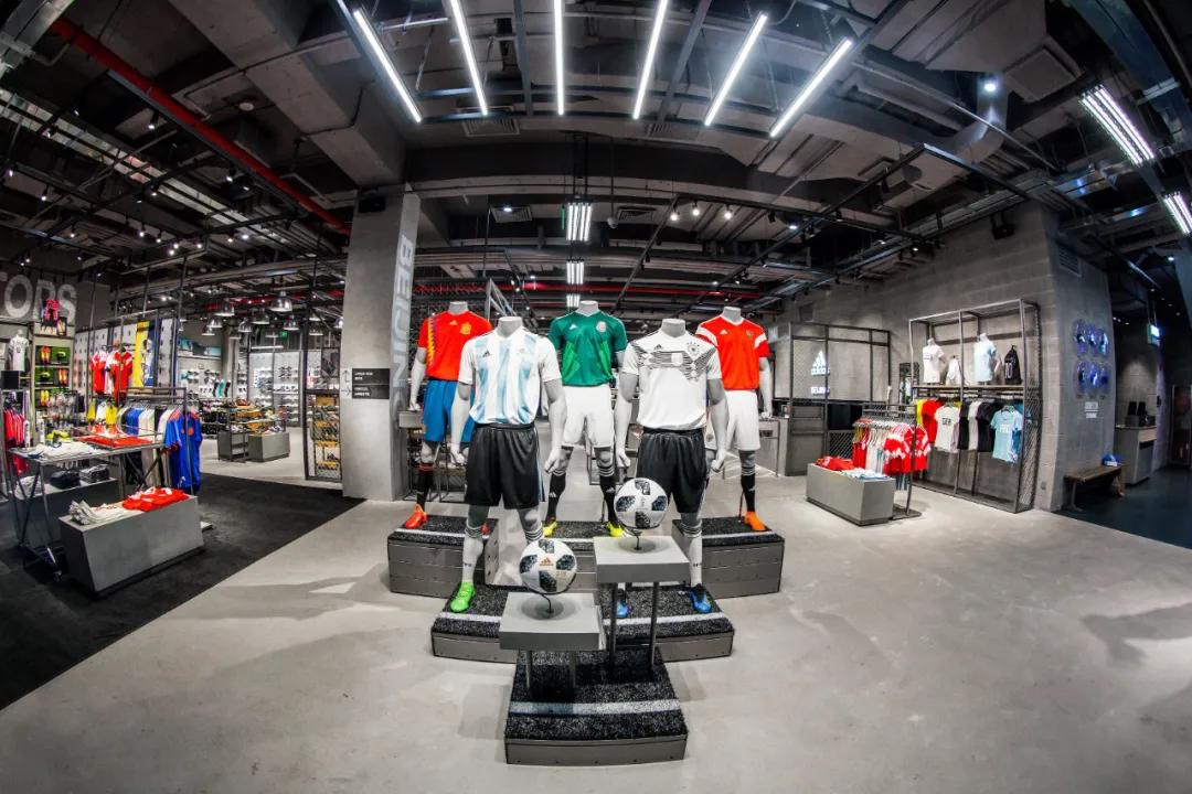 Adidas暴跌96%，疫情不是“背锅侠”，这是忽视品牌建设的代价