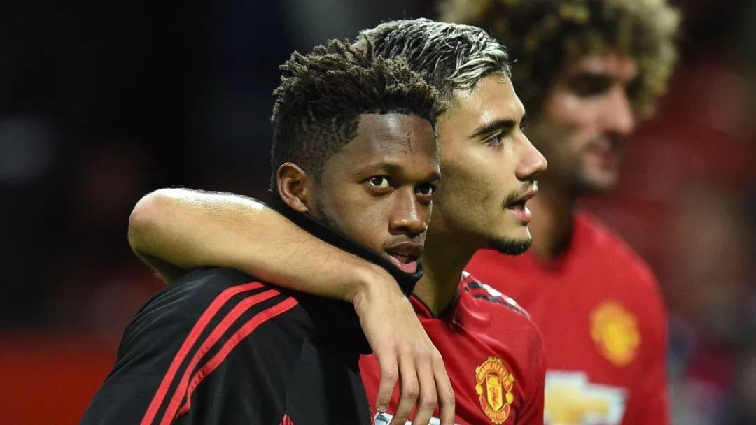 曼联季前赛全勤天才再遭弃用，恐拒绝续约！因一场球失去穆帅器重