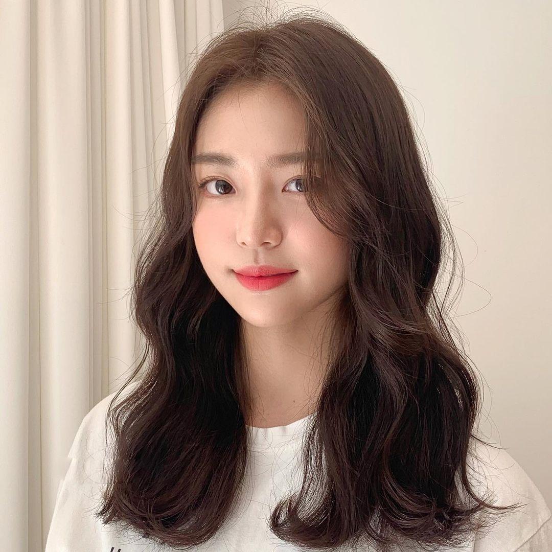 2024年最流行的中长卷发,中长卷发2020流行编发发型