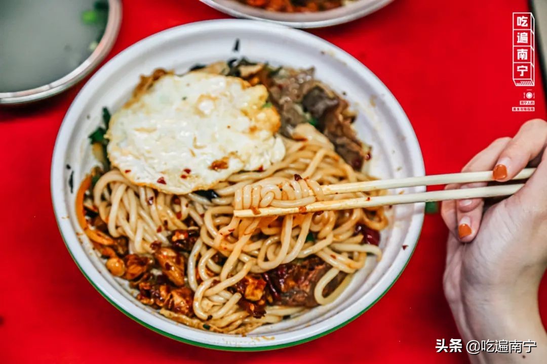 这碗桂林米粉不对劲，南宁人吃没毛病，桂林人看了一直骂