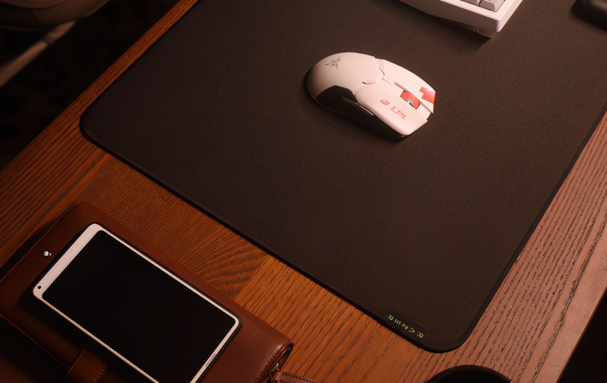 雷蛇鼠标垫烈焰神虫测评,雷蛇重装甲虫v3鼠标垫合适玩fps吗