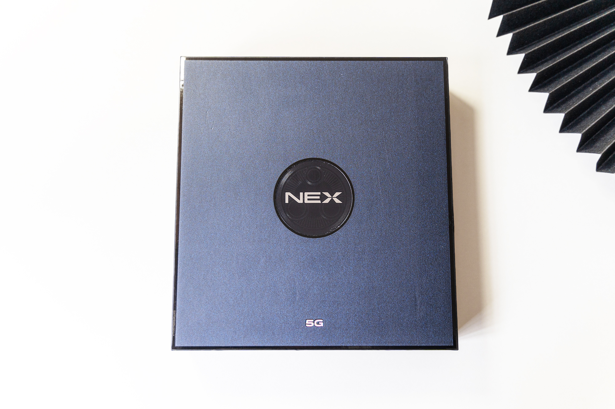 vivonex3搭载骁龙865,vivonex3s瀑布屏观感对比