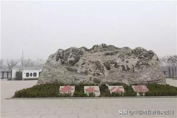 河北名人名企文学院行家学者深泽采风助力老区发展郝小学