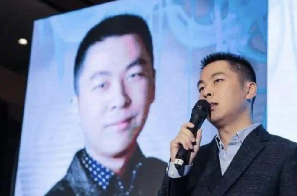 江苏首富之子，接管老爸300亿家产，却无法解决90亿服装库存