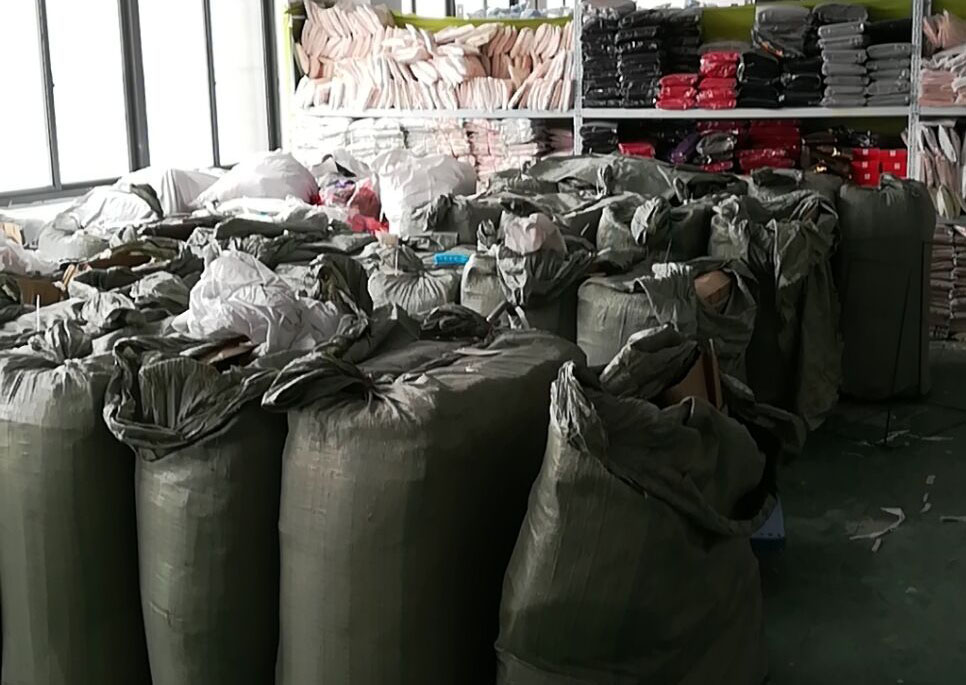 鎷煎澶氱殑vivo涓轰粈涔堟瘮娣樺疂渚垮疁,鍚屾牱娆惧紡琛ｆ湇鎷煎澶氭瘮娣樺疂渚垮疁100