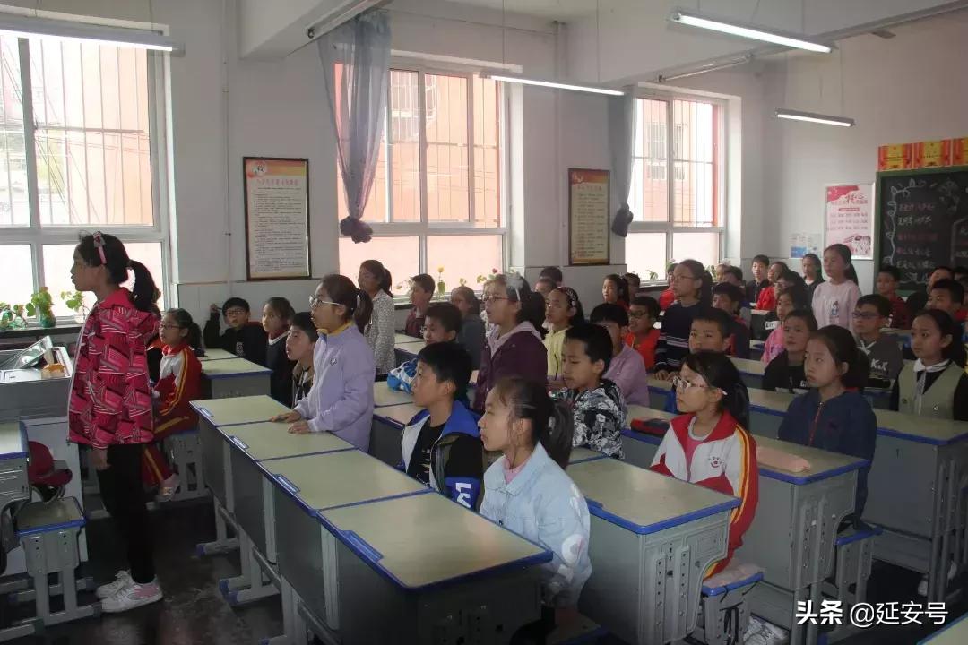 “不忘初心跟*党**走红领巾点亮新时代”---学习贯彻习*平近**总书记致少先队建队70周年贺信精神活动