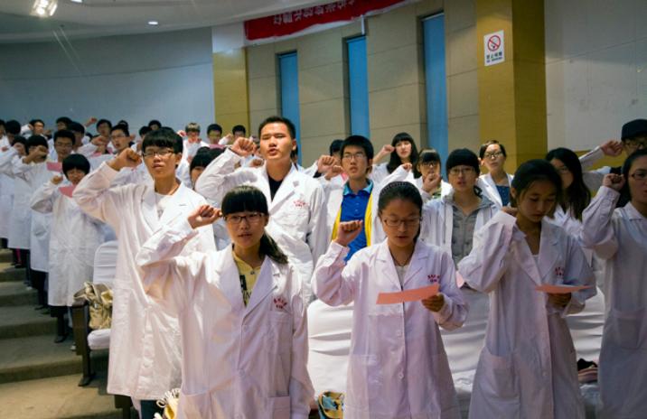 专科医学生的现状,医学类大专毕业生就业前景