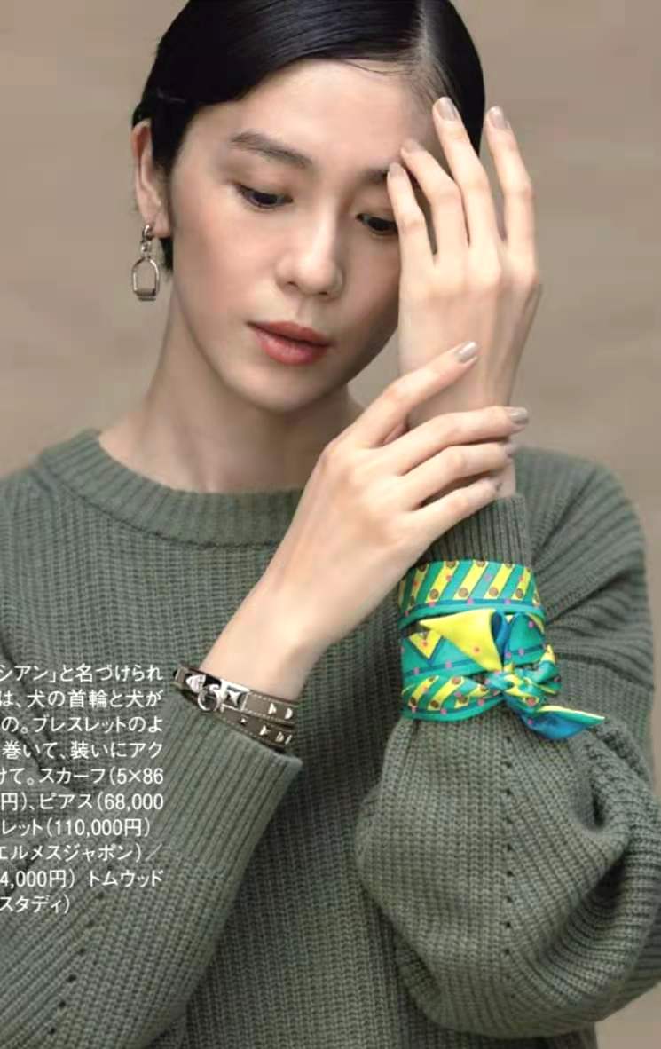 为什么女人就算不买包包，也要有“丝巾”？优雅上档次还超实用