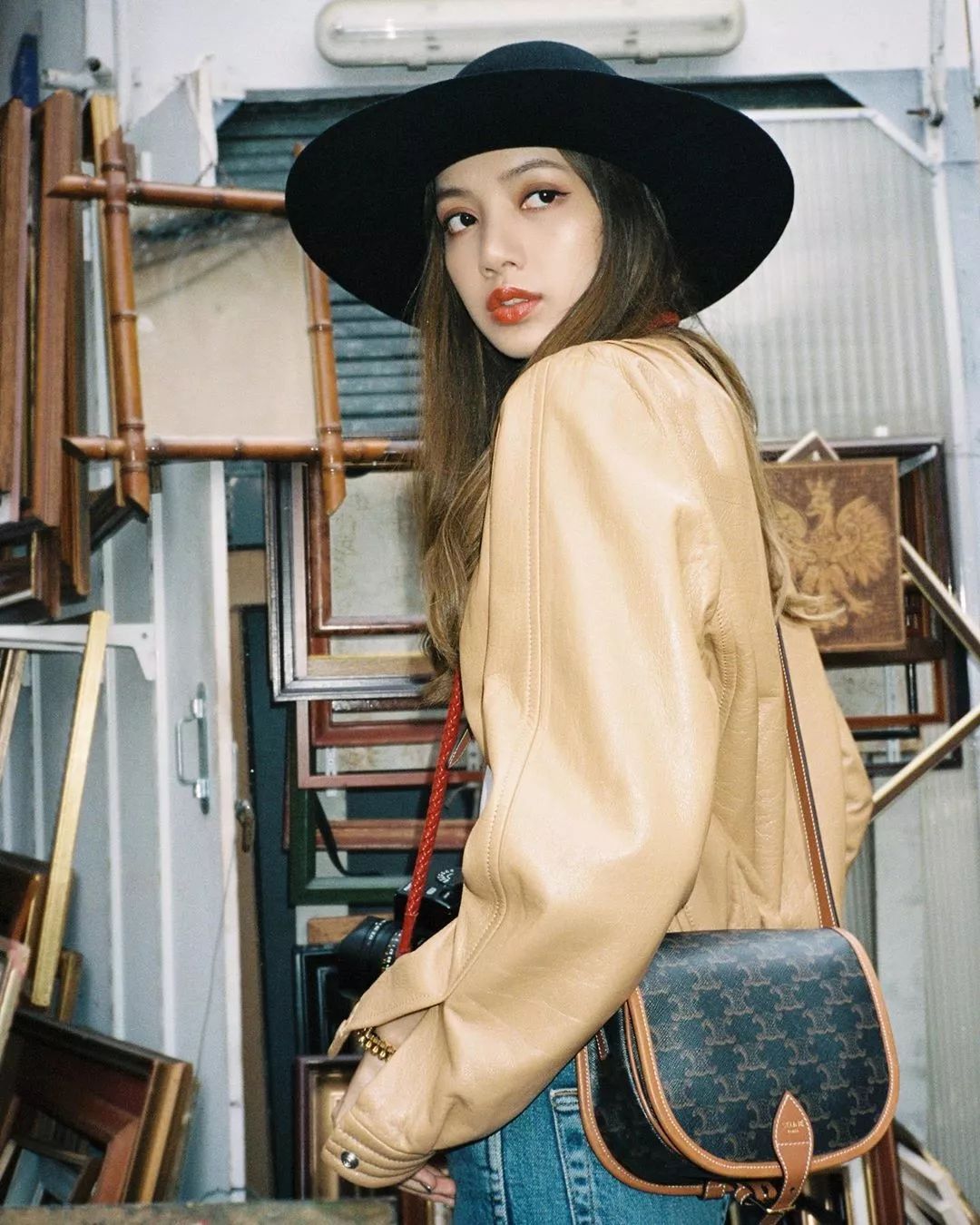 blackpink19年收藏盒团照,blackpink联名款包