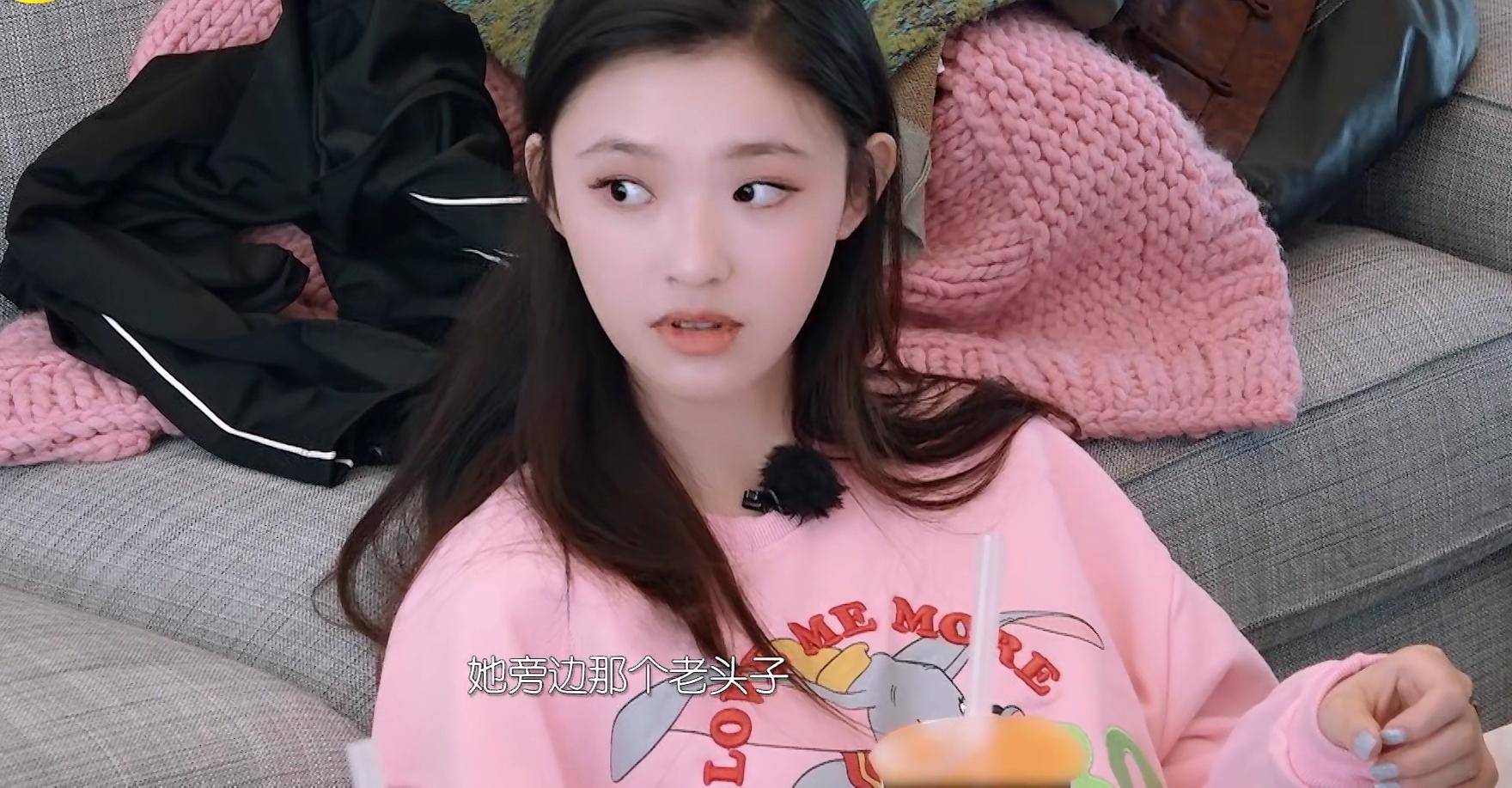 美人鱼被70岁老头看上,美人鱼与男朋友约会结果暴露身份