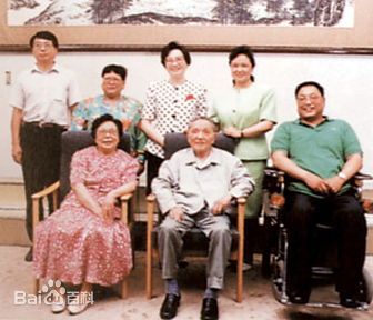 卓琳：名门闺秀，曾两次拒绝*小平邓**求婚，后相守58载不离不弃