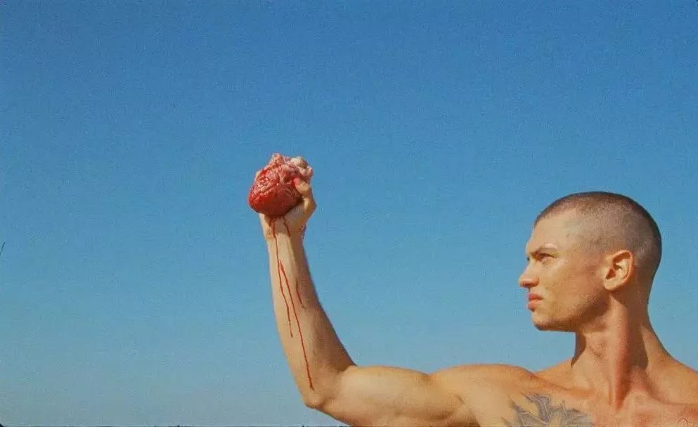 从Troye的男朋友到MariahCarey的小男宠，这个男模真厉害！