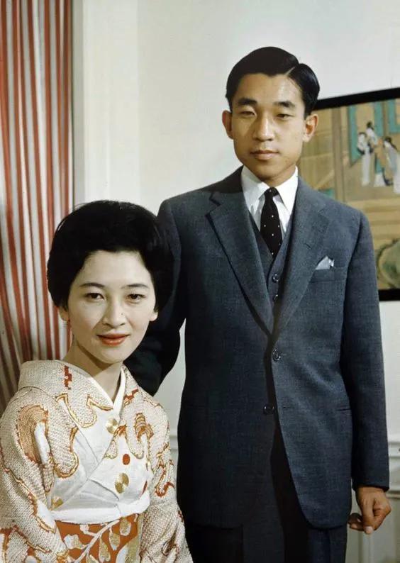 日本平民皇后美智子结局,日本贫民皇后美智子精神病