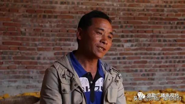 弥勒这一家子，穷！穷！富！富
