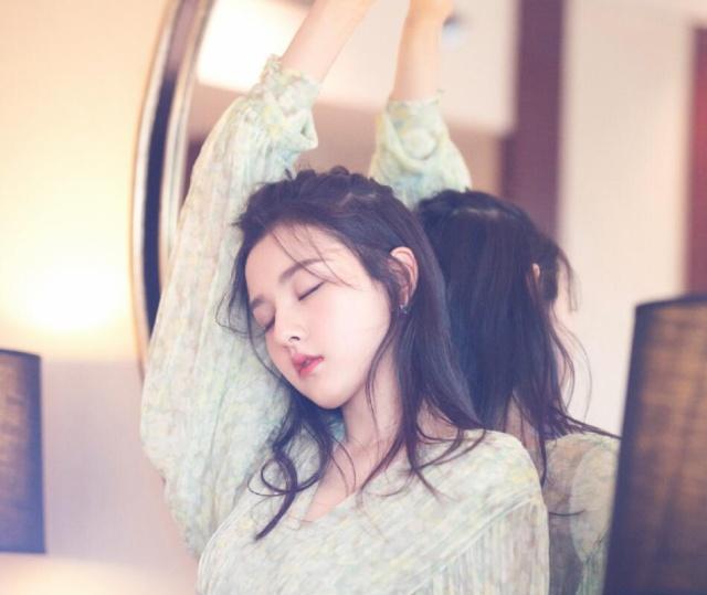 重生后她只想离婚，一心养活自己的孩子，前夫却不离不弃，军嫂文