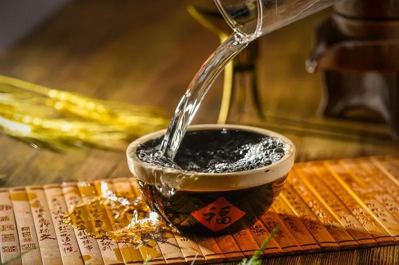 白酒酿造过程视频大咖辨酒,白酒酿造工艺全过程