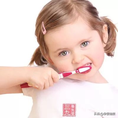 宝宝奶瓶龋和奶粉有关吗,宝宝喜欢含奶瓶入睡怎么办