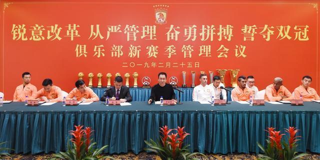 许家印谈恒大足球发展战略,许家印表扬球队