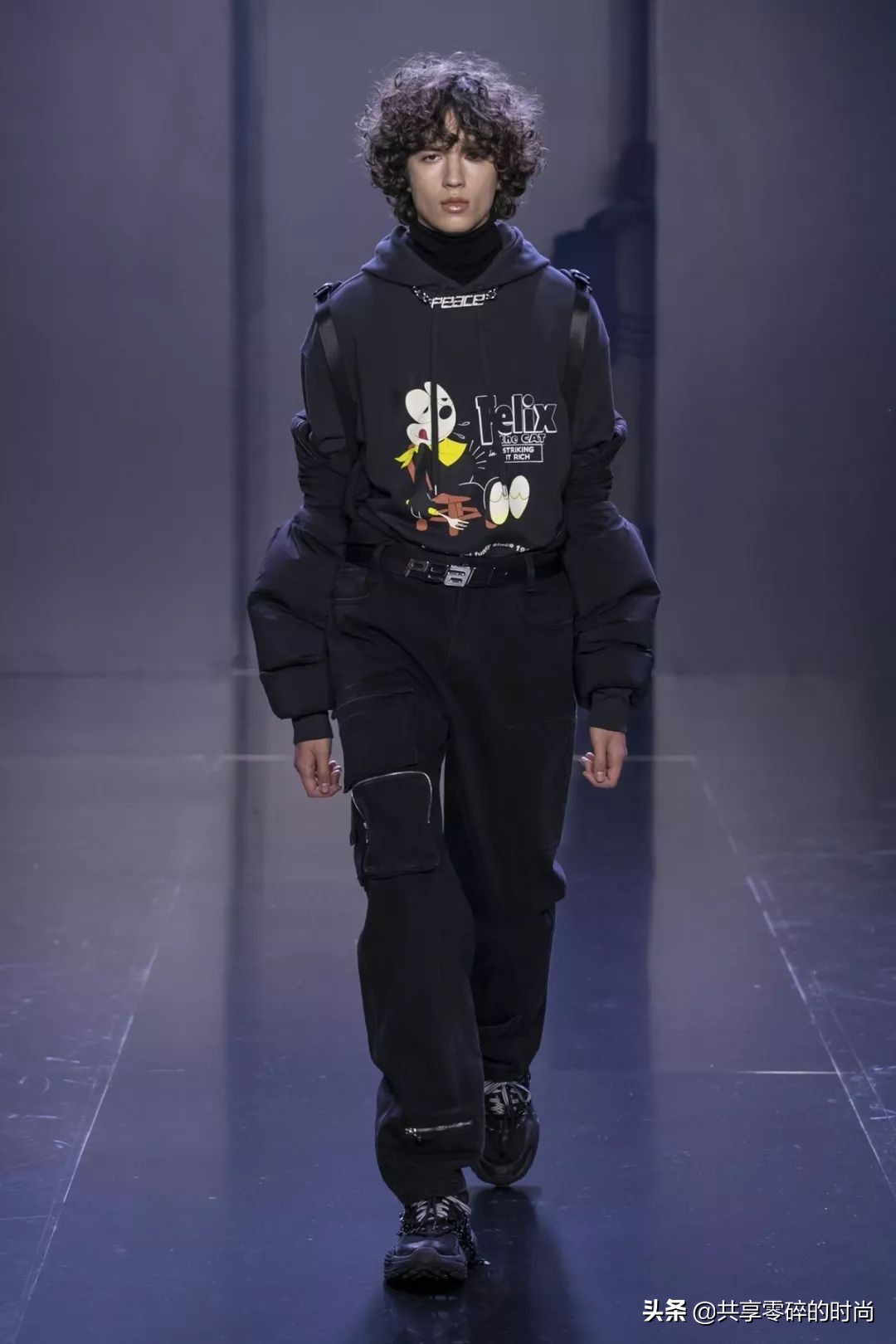 太平鸟女装新年穿搭,2022春夏巴黎时装周互动云秀场