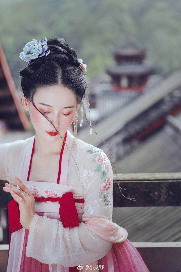 “大师立牌坊，*女妓**入冤狱”：“灭*欲人**”的朱熹自己却恣情放纵