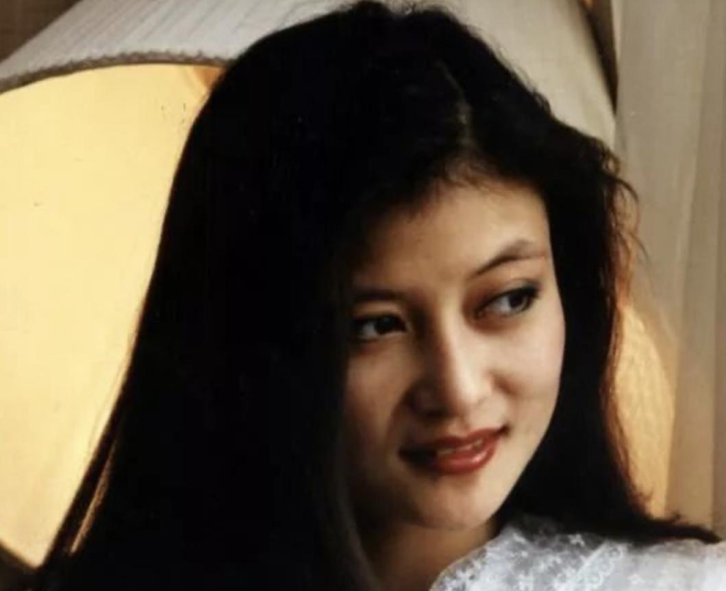 朱晓琳1984年妈妈的吻专辑完全版,朱晓琳第一次唱妈妈的吻歌曲视频